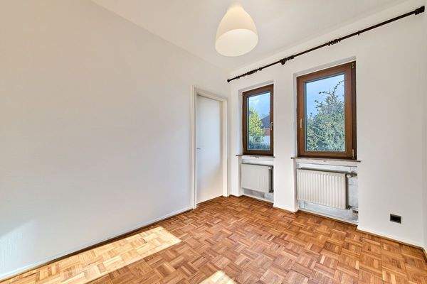 1st Floor: Bedroom 5