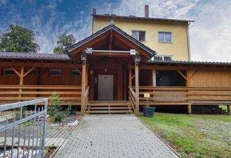 Mehrfamilienhaus mit Gewerbe