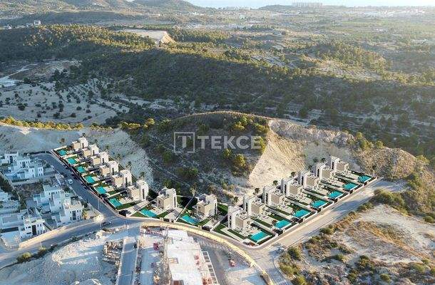 Detached Villas Close to the Golf Course in Finestrat