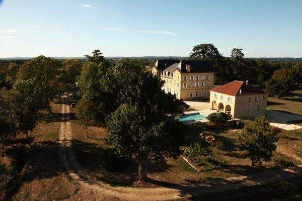 Blick auf das Château mit der Orangerie