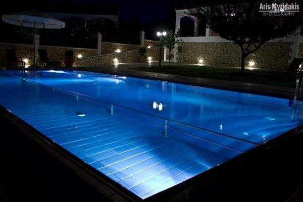 3 Luxusvillen mit Pool in Douliana