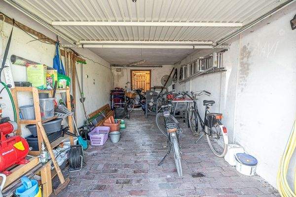 Garage (linke Haushälfte)