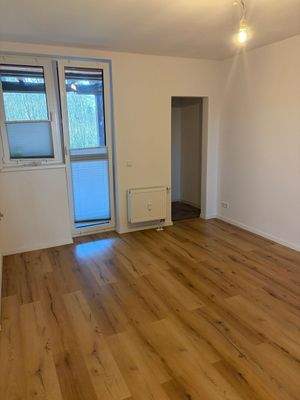 Helle Wohnung mit Holzfußboden