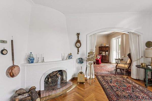 Wohnzimmer mit Kamin