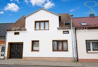 Hausansicht / Straßenseite