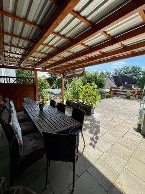 überdachte Terrasse