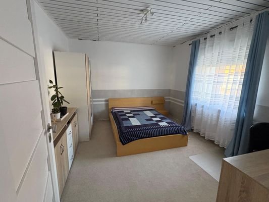 Schlafzimmer 1 im EG