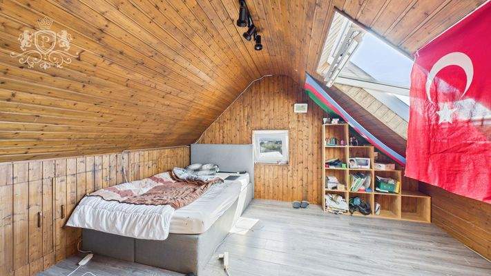 CAM01984G0-PR0457-STILL013