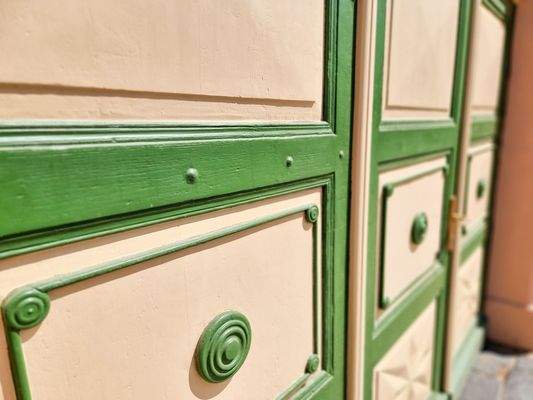 Historische Details am Tor