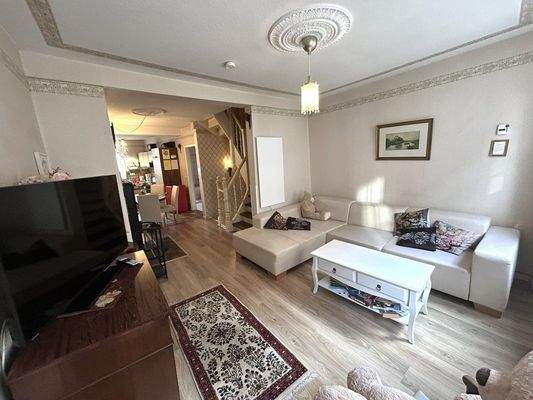 großes Wohnzimmer rd. 15 qm 