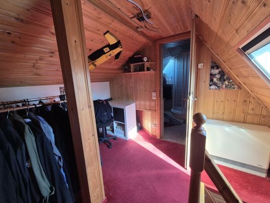 Begehbarer Kleiderschrank Spitzboden