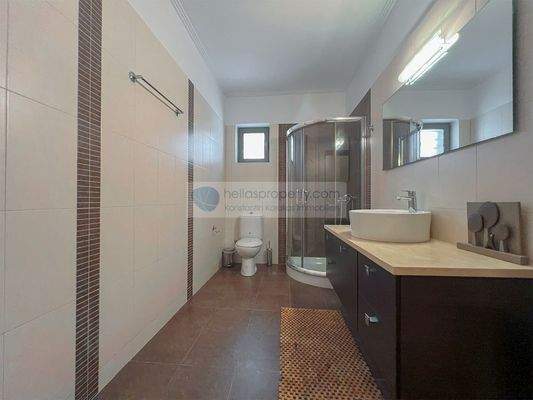 7be1b4829a684dd6a43efd243e9e976c-original