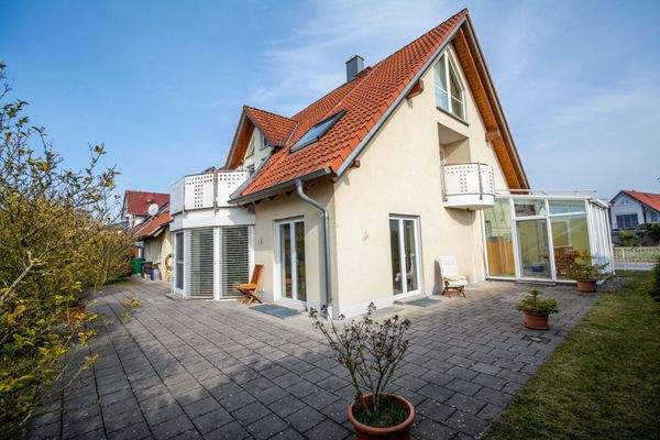 Große Terrasse an Süd- und Ostseite