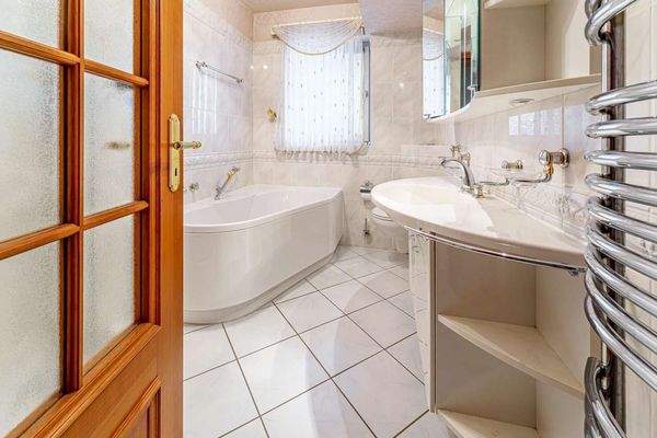 Dusch- und Wannenbad EG