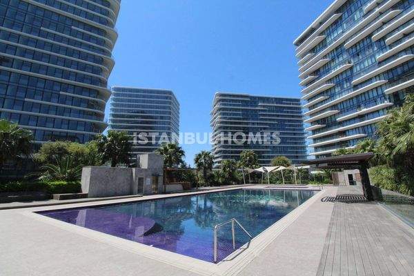 Seafront Flats in a Complex with Pool in Zeytinburnu Istanbul