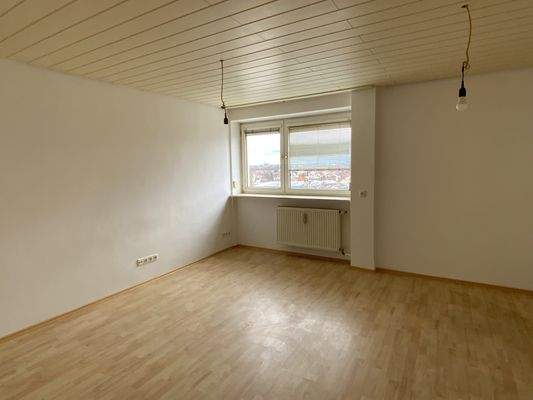 Geräumiges Wohnzimmer