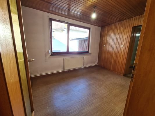 Zimmer 4 im 1. Stock Durchgangszimmer zum Bad.jpg