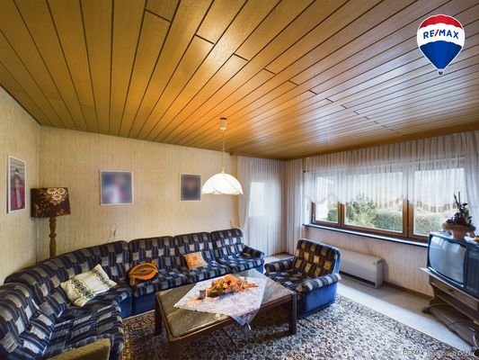 RE/MAX Immobilien DeLux Wohnzimmeransicht 1 OG