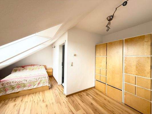 DG - Kinder- oder Arbeitszimmer