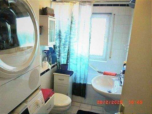 2. Bad hat eine Badewanne