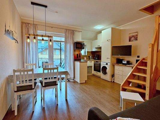 Wohn- und Esszimmer mit Balkon