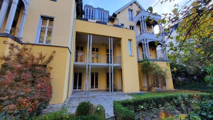 Altbauvilla in ZehlendorfTraumwohnung im ErdgeschoÃ und 1. OG mit Gartennutzung und 3 Balkonen