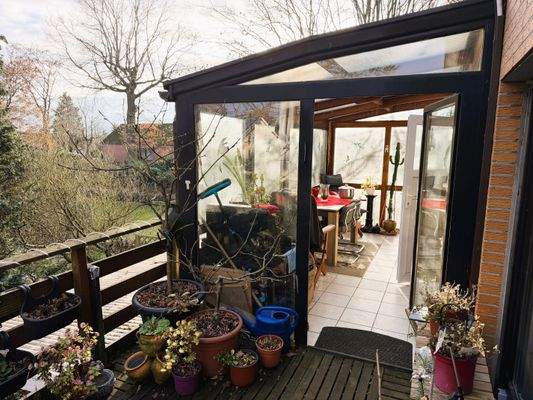 Wohnung rechts Balkon und Wintergarten
