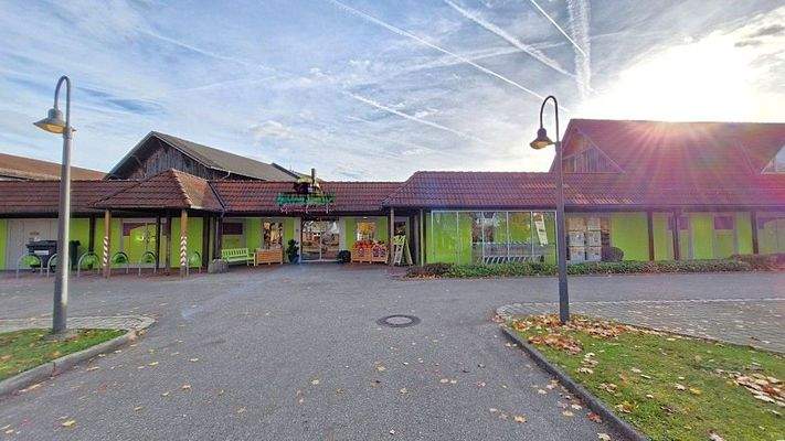 Blick auf den Haupteingang