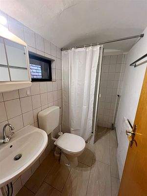 Einliegerapartment- Badezimmer