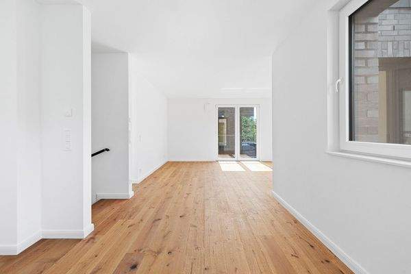 Blick auf Treppe und Wohnbereich im Staffelgeschoss