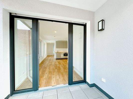 Balkon mit Blick zur Wohnung