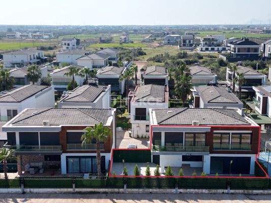 Villa with Fireplace in a Complex with Pool in Döşemealtı Antalya