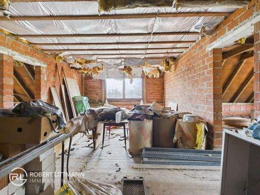 Obergeschoss zukünftige Diele + Badezimmer