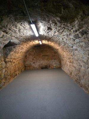 Gewölbekeller aufgeteilt