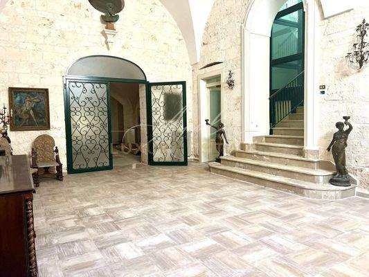 restaurierter antiker Palazzo in Ostuni