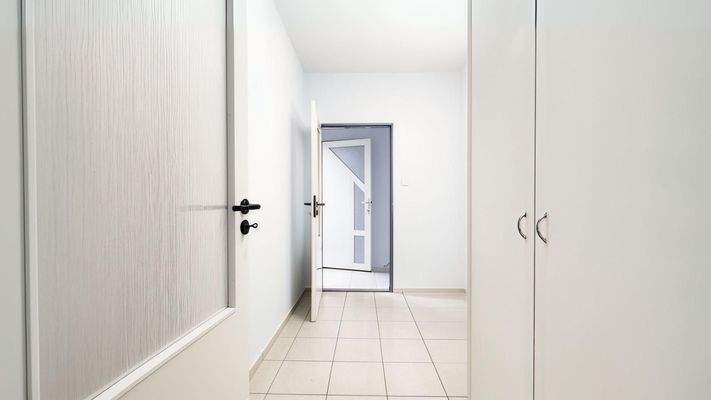 Flur 2Zi – Blick aus Küche