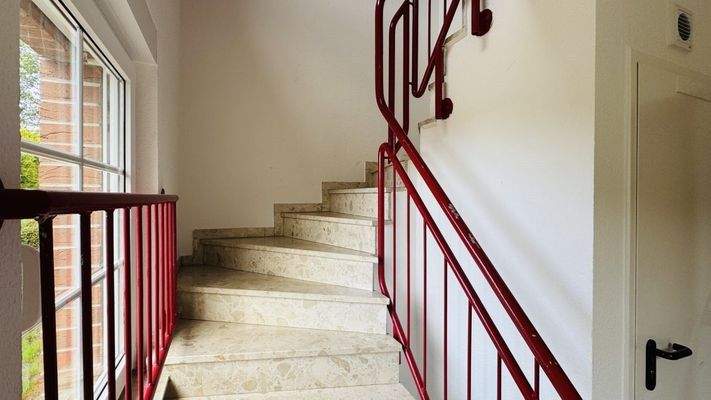 Hauseingang / Treppe