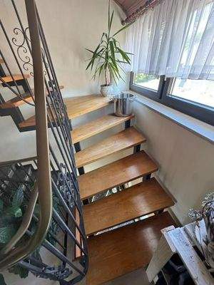 79 Flur mit TrH zum DG