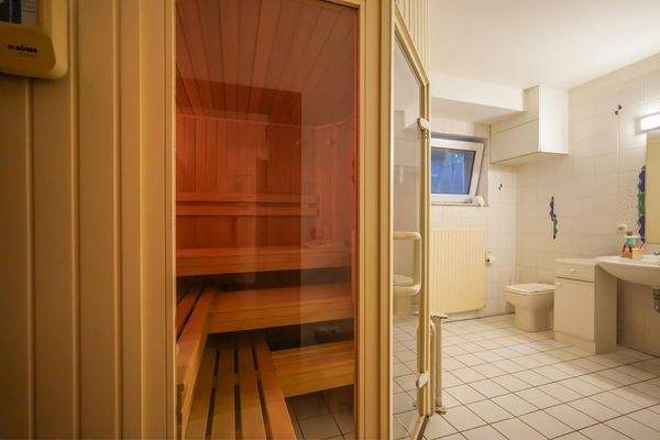 Sauna mit Bad im Keller