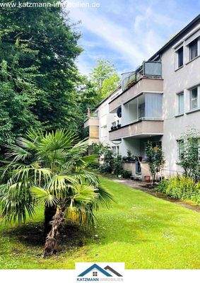 Rückansicht mit Grünfläche