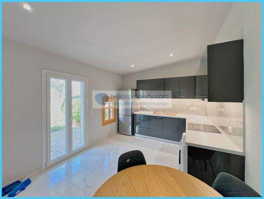 0ad1aa72f3354e7b9a2dcb5e5e3d6d4d-original