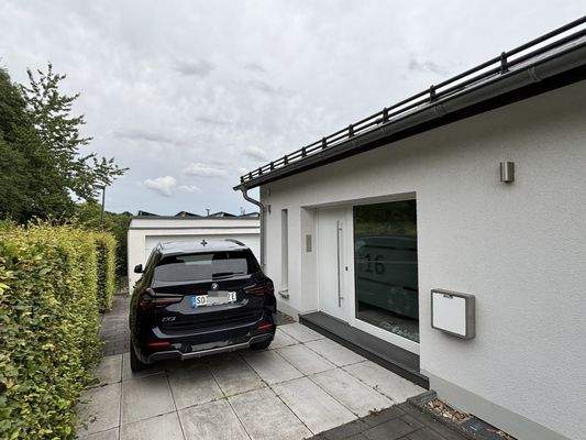 Zufahrt zur Doppelgarage