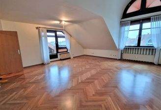 01 Wohnzimmer (Zimmer 5)