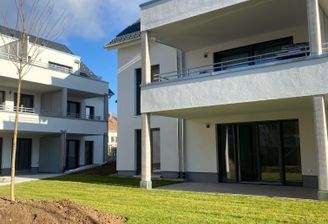 Terrasse mit Gartenanteil