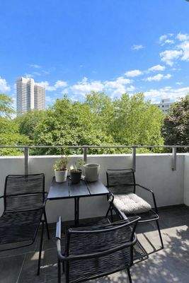 Balkon mit Blick auf Frankfurt
