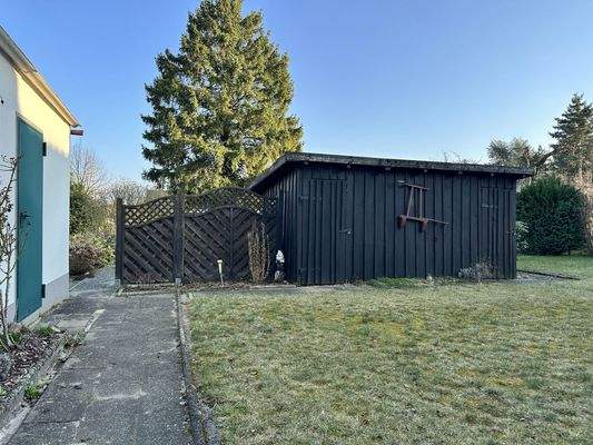  Garten mit Schuppen