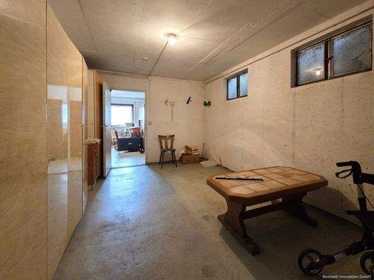 ...viel Platz für Lager oder Ideen