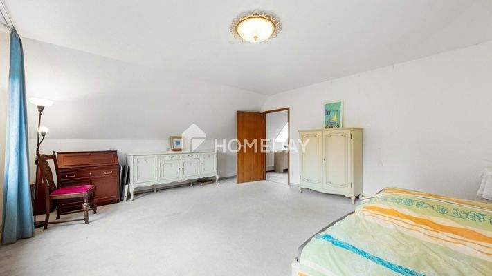 1. OG Schlafzimmer 2