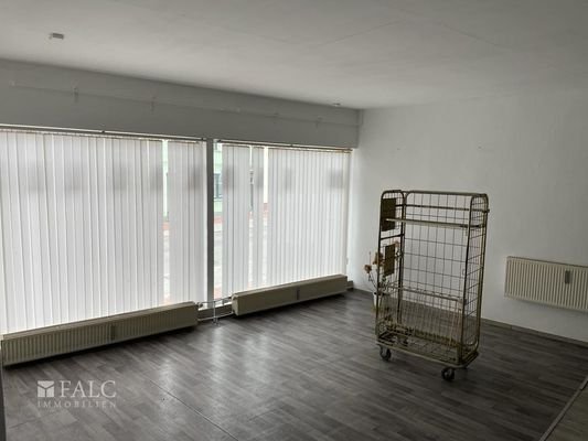Straßenseite EG Vorderhaus