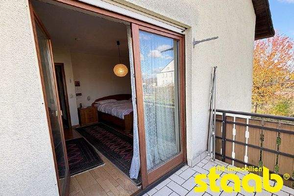 ...mit Zugang auf den Balkon